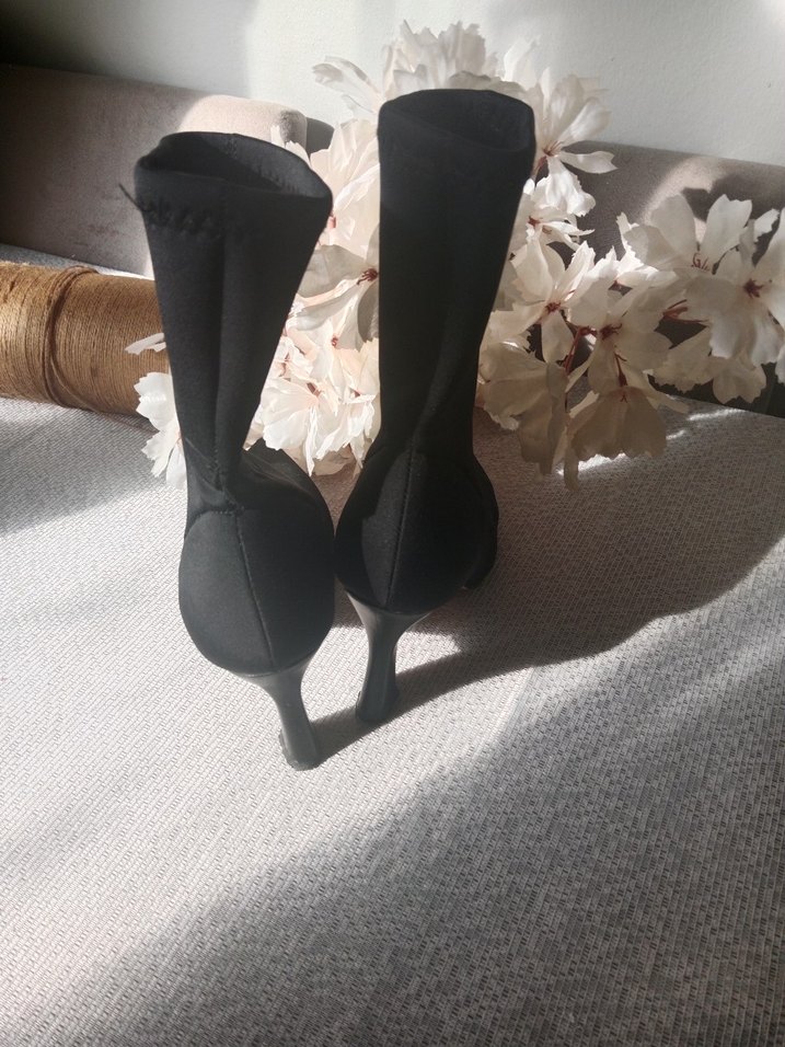 Siyah Fırfırlı Stiletto Topuklu Bot - Görsel 3