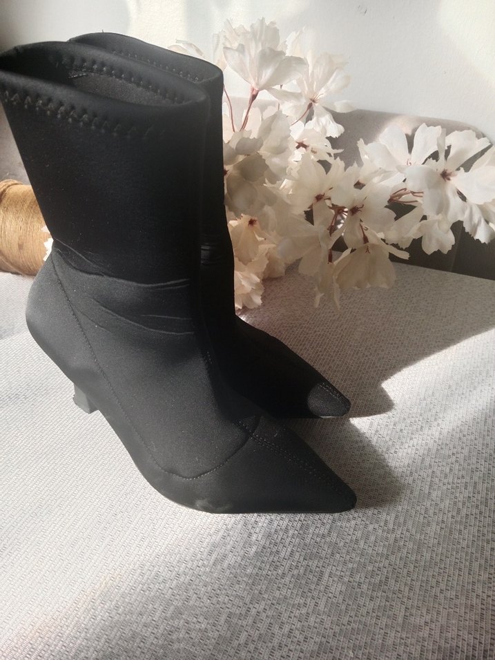 Siyah Fırfırlı Stiletto Topuklu Bot - Görsel 4