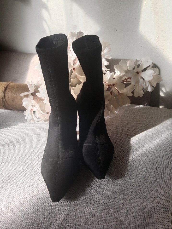 Siyah Fırfırlı Stiletto Topuklu Bot - Görsel 2