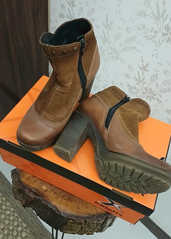 Kahverengi Deri Süet Tokalı Blok Topuklu Bot - Görsel 3