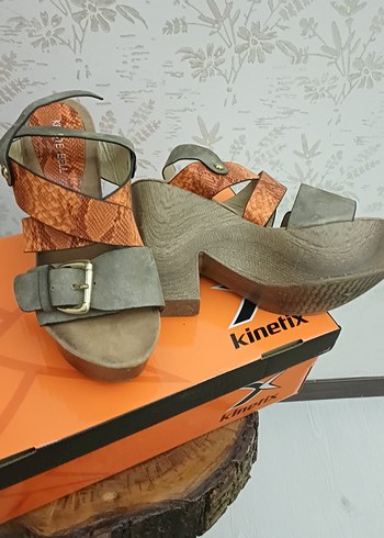 Kahverengi Gri Yılan Desenli Dolgu Topuklu Kadın Sandalet - Görsel 2