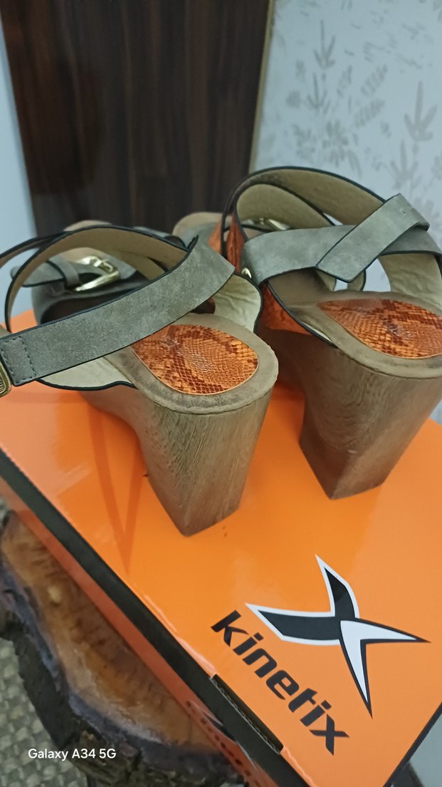 Kahverengi Gri Yılan Desenli Dolgu Topuklu Kadın Sandalet - Görsel 3