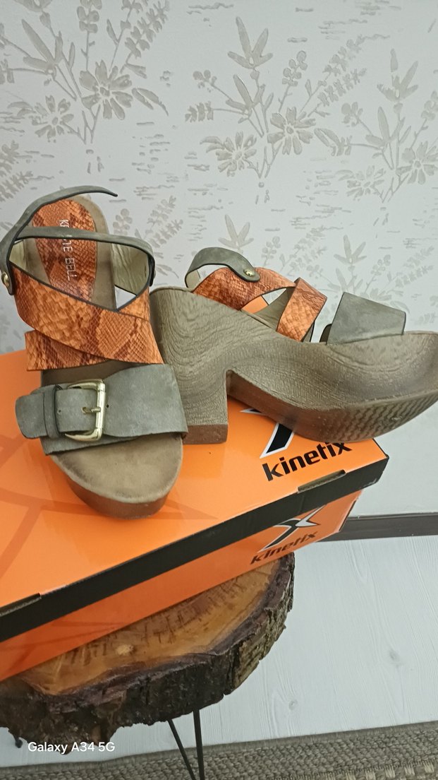 Kahverengi Gri Yılan Desenli Dolgu Topuklu Kadın Sandalet - Görsel 2