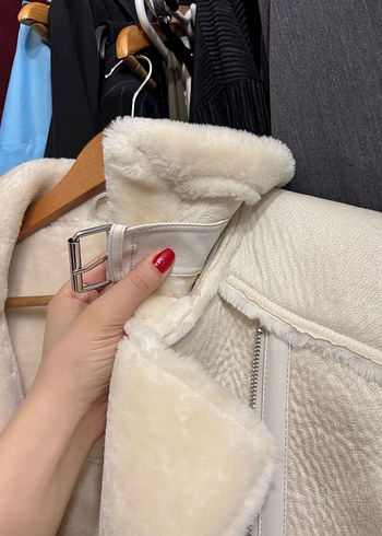 Kürk Detaylı Beyaz Kadın Yelek - Görsel 4