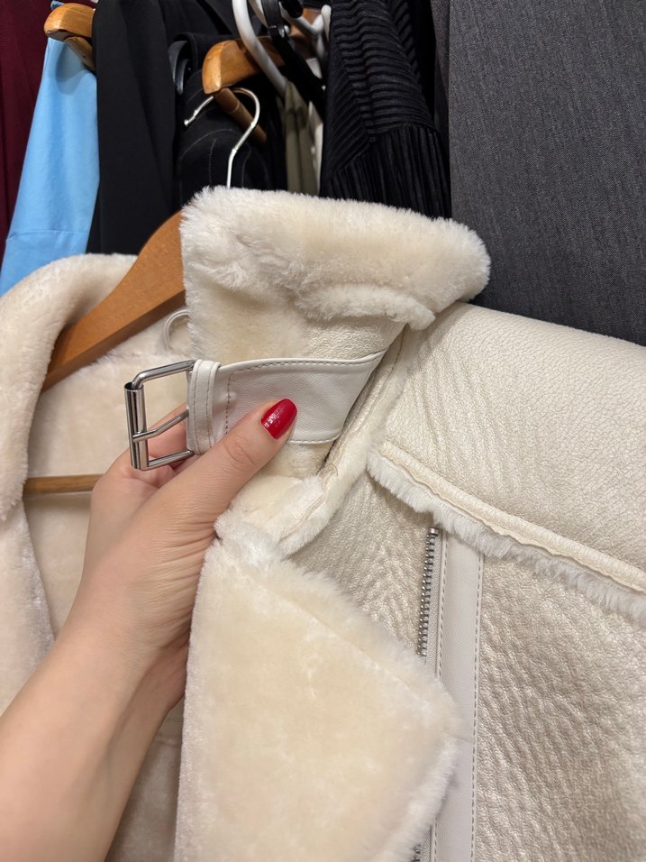 Kürk Detaylı Beyaz Kadın Yelek - Görsel 4