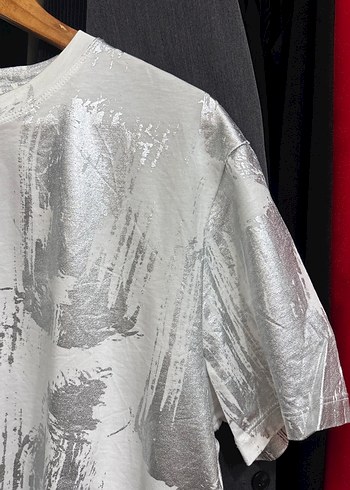 Gri Beyaz Batik Desenli kadın Tişört - Görsel 3