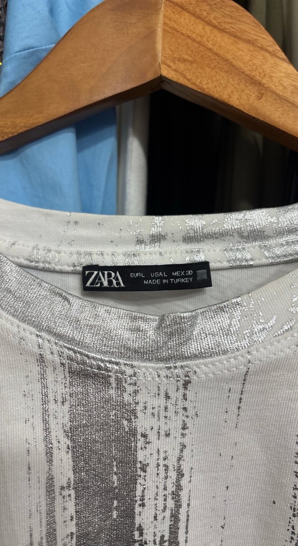 Gri Beyaz Batik Desenli kadın Tişört - Görsel 2