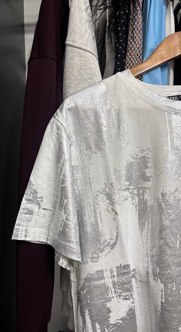 Gri Beyaz Batik Desenli kadın Tişört - Görsel 4