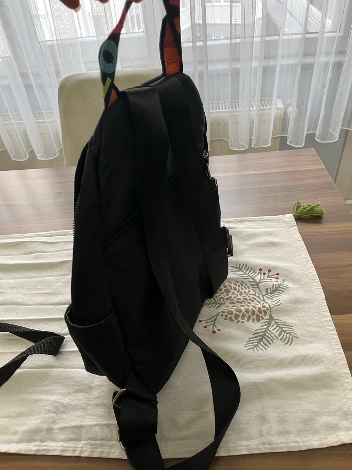 Siyah Fermuarlı  Sırt Çantası - Görsel 2