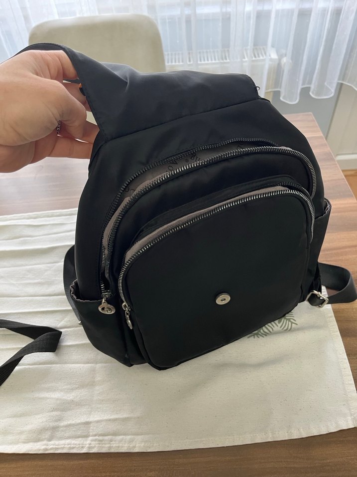 Siyah Fermuarlı  Sırt Çantası - Görsel 4