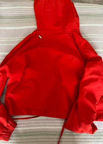 Pull and bear ince kırmızı yağmurluk - Görsel 2