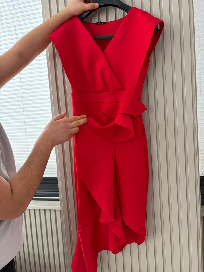 Kırmızı V Yaka Fırfır Detaylı Uzun Abiye - Görsel 4