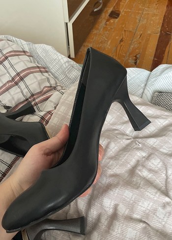 Klasik Siyah Tokalı Stiletto - Görsel 3