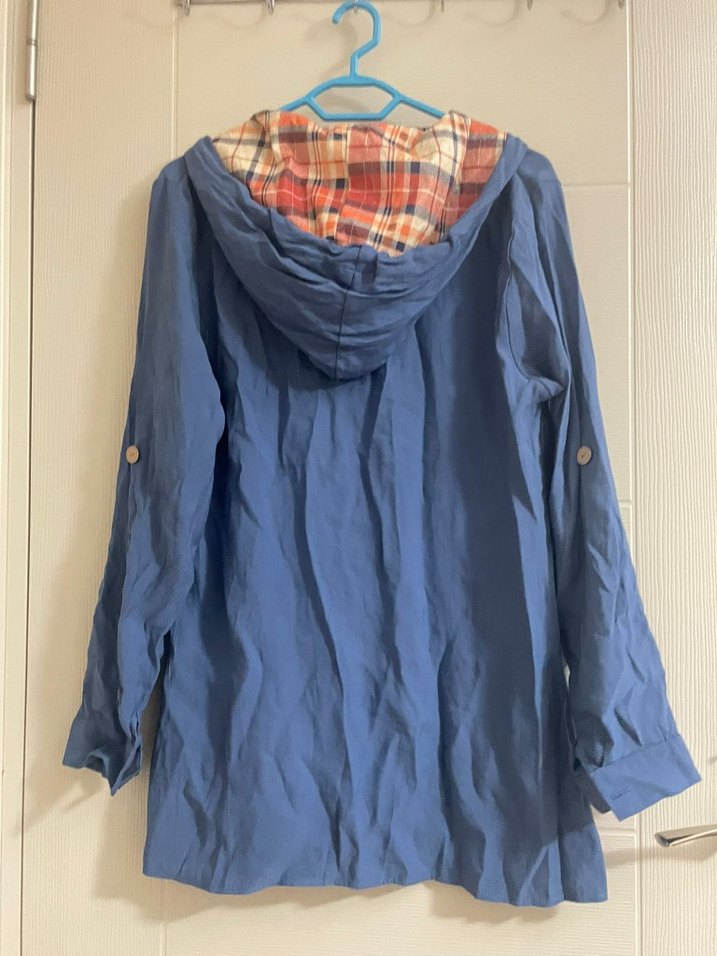 Kadın Mavi Midi Düğmeli Kapüşonlu Yağmurluk - Görsel 3