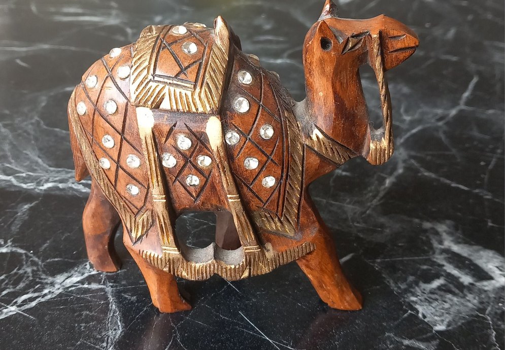 AHŞAPTAN OYMA EL YAPIMI VE TAŞ İŞLEMELİ DEVE - Görsel 2