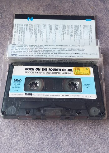 Born on the Fourth of July Film Müzik Kaseti - Görsel 2