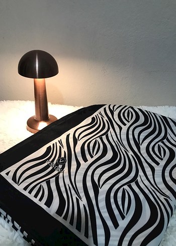 Vissona Siyah Beyaz Desenli Kadın Şal - Görsel 3