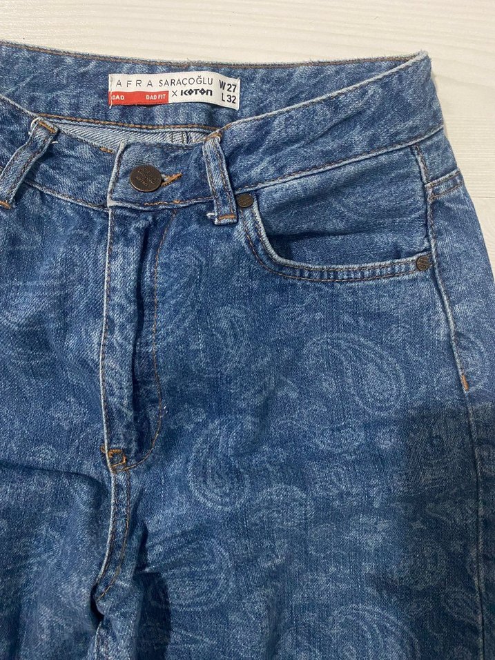 Düğmeli Bol Kesim Mavi Batik Desenli Kot Pantolon - Görsel 2