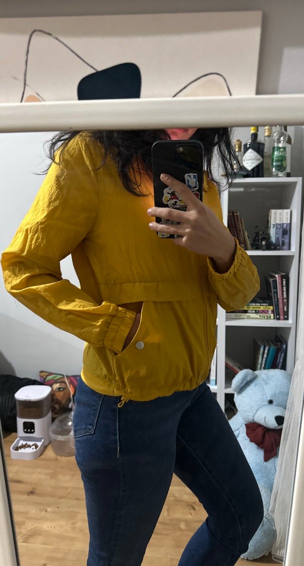 Sarı Kapüşonlu Rahat Kesim Kadın Yağmurluk - Görsel 3