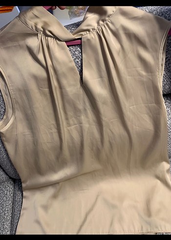 Sateen Marka Bej Parlak Kolsuz Yüksek Yaka Bluz - Görsel 3