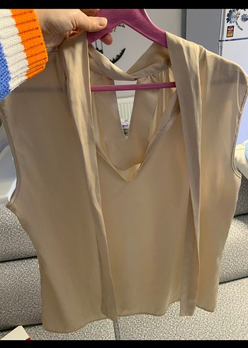 Sateen Marka Bej Parlak Kolsuz Yüksek Yaka Bluz - Görsel 2