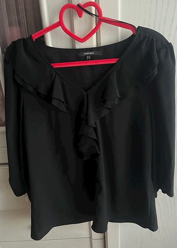 Siyah V Yakalı Fırfırlı Kadın Bluz - Görsel 3