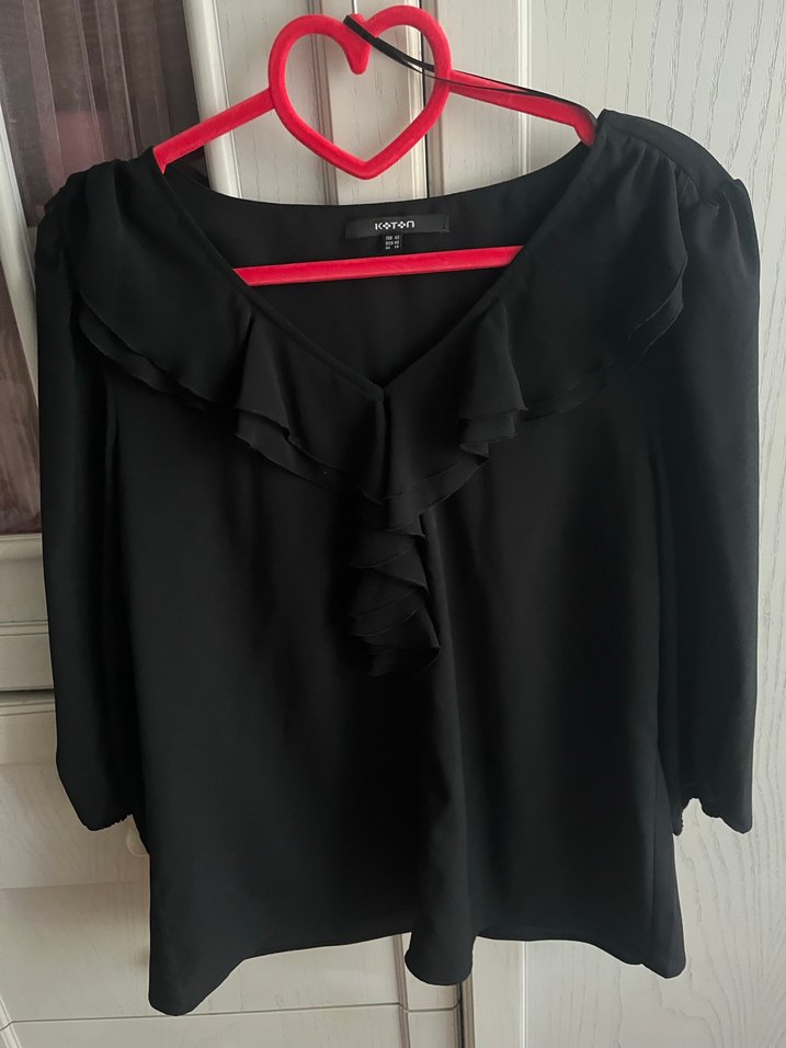 Siyah V Yakalı Fırfırlı Kadın Bluz - Görsel 3