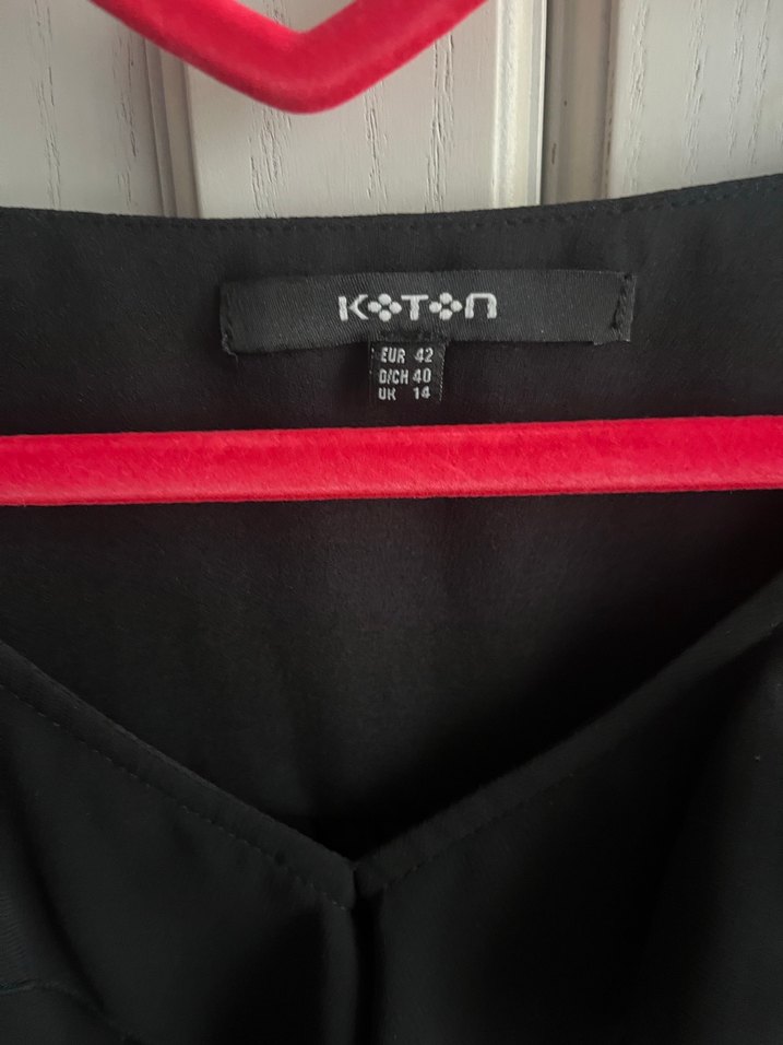 Siyah V Yakalı Fırfırlı Kadın Bluz - Görsel 2