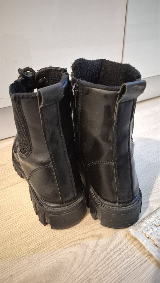 Siyah Deri Goth Tarzı Kiz cocuk Botları - Görsel 4