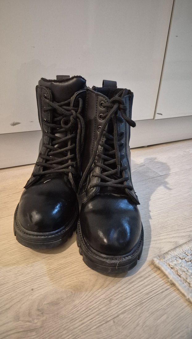 Siyah Deri Goth Tarzı Kiz cocuk Botları - Görsel 2