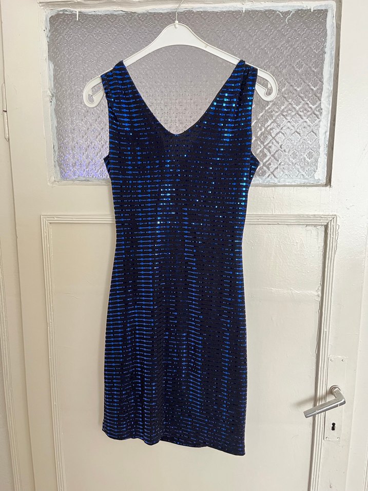 Mavi Pul Detaylı V Yaka Elbise - Görsel 2