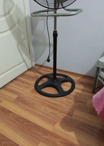 Siyah ve Gri Ayaklı Vantilatör - Görsel 2