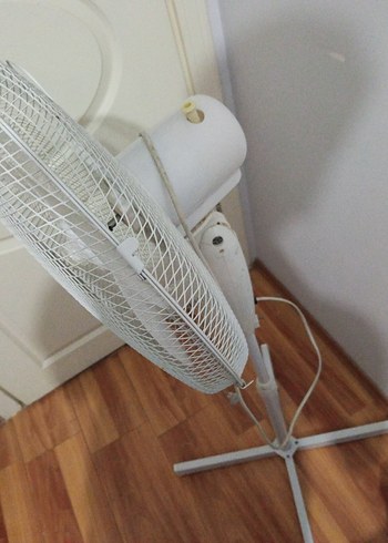 Beyaz ayaklı vantilatör - Görsel 3