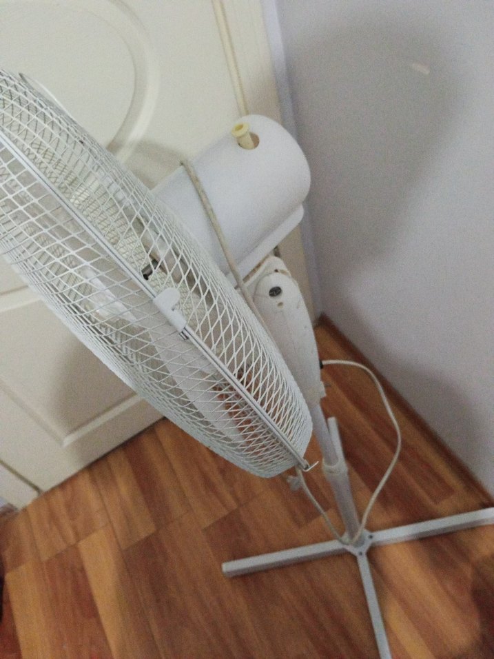 Beyaz ayaklı vantilatör - Görsel 3