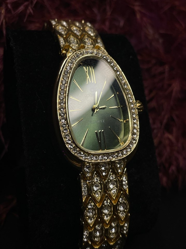 Kadın Taşlı Saat GOLD - Görsel 3