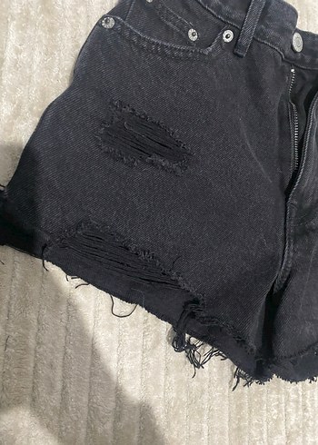 Siyah Yırtık Midi Denim Şort - Görsel 3
