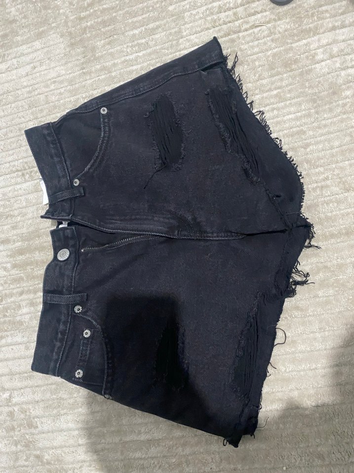 Siyah Yırtık Midi Denim Şort - Görsel 2