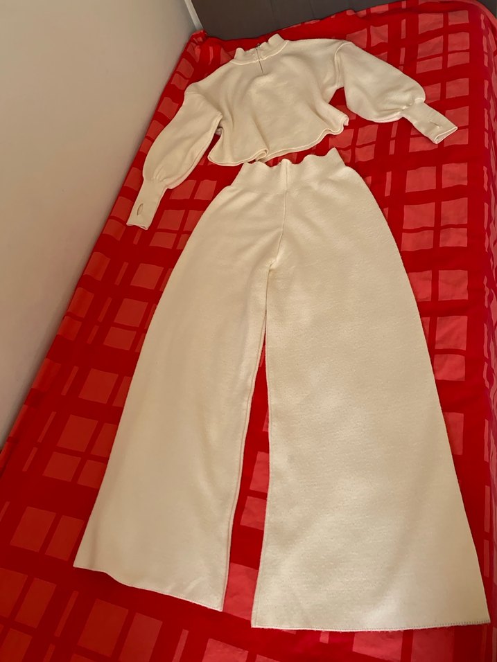 Yüksek Yakalı Beyaz Kadın Triko Takım - Görsel 3