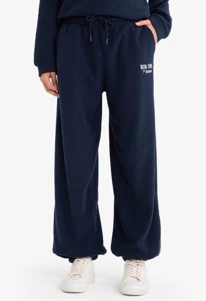 Lacivert Yüksek Yakalı Kadın Eşofman Takımı - Görsel 2