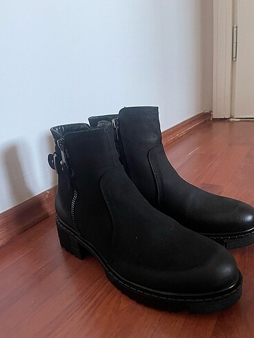 Kemal Tanca Siyah bot hiç giyilmedi
