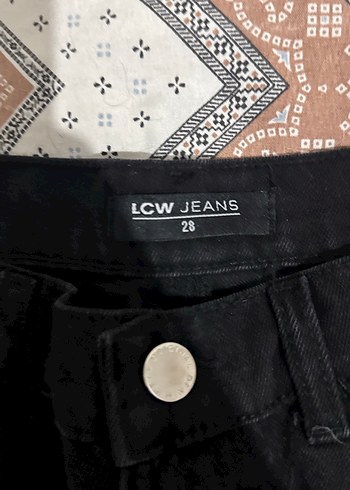 Siyah Mini Bol Kesim Denim Şort - Görsel 2