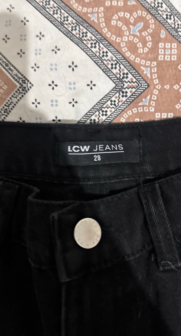 Siyah Mini Bol Kesim Denim Şort - Görsel 2