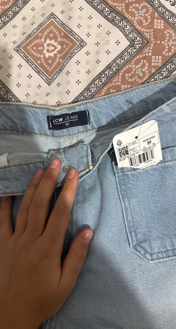 Mavi Bağlama Desenli Rahat Kesim Kot Şort - Görsel 2