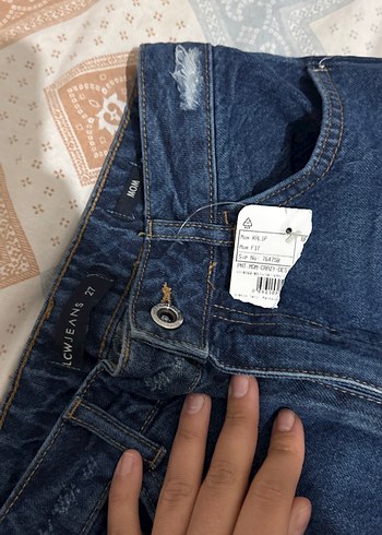 Kadın Koyu Mavi Yırtık Denim Jean - Görsel 2