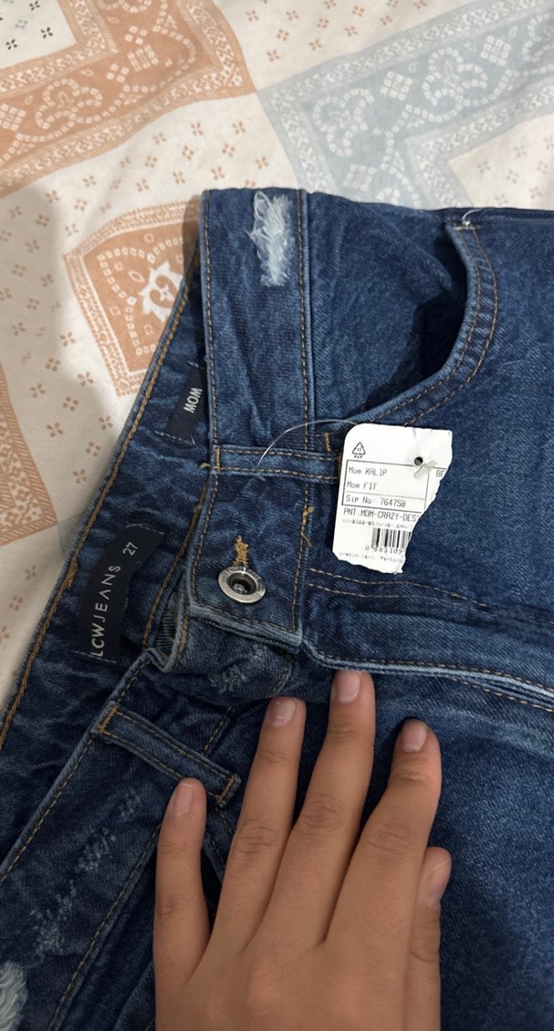 Kadın Koyu Mavi Yırtık Denim Jean - Görsel 2