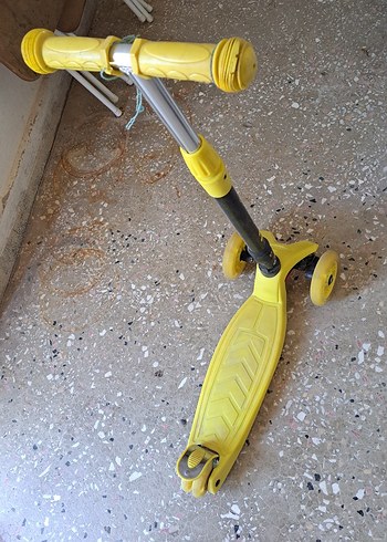 Diğer Sarı Renkli Çocuk Scooter'ı