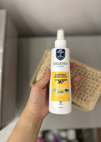 Celenes Güneş Koruyucu Sprey Losyon SPF 50+ - Görsel 2