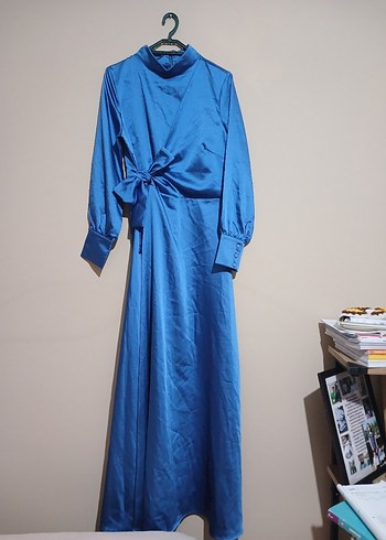 Uzun Kollu Mavi Saten Uzun Elbise - Görsel 2