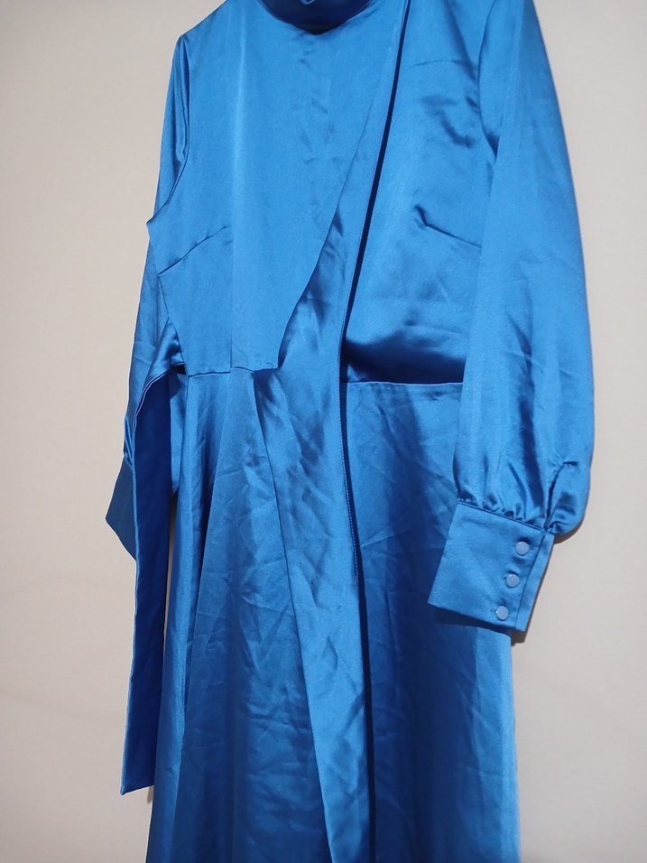 Uzun Kollu Mavi Saten Uzun Elbise - Görsel 4