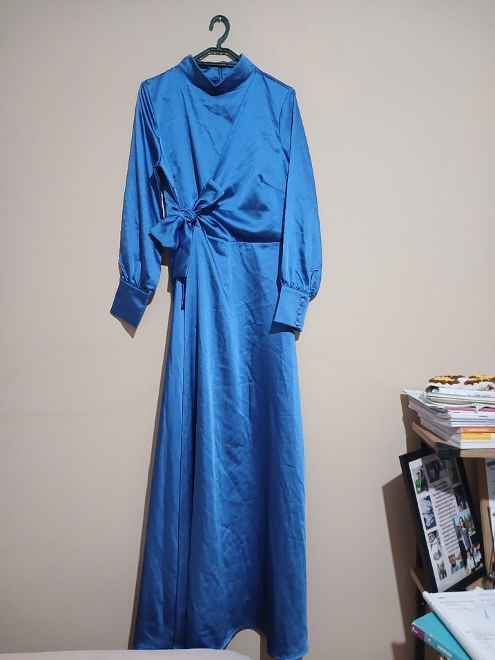 Uzun Kollu Mavi Saten Uzun Elbise - Görsel 2